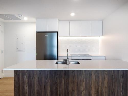 Kitchen - 3501-1245 Rue De Bleury, Montréal (Ville-Marie), QC - Indoor Photo Showing Kitchen With Double Sink With Upgraded Kitchen