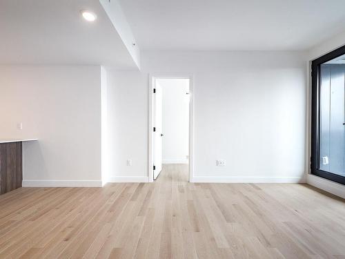 Living room - 3501-1245 Rue De Bleury, Montréal (Ville-Marie), QC - Indoor Photo Showing Other Room