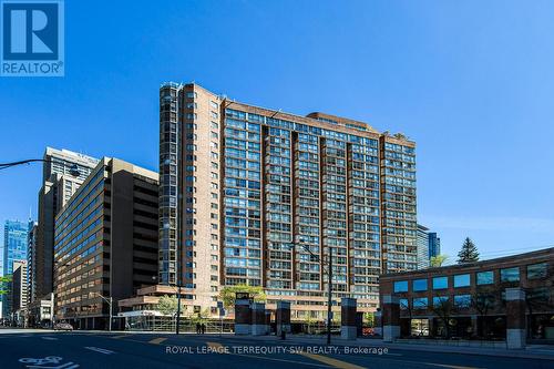 407 - 1055 Bay Street, Toronto (Bay Street Corridor), ON - Outdoor With Facade