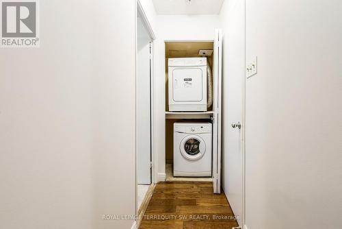 407 - 1055 Bay Street, Toronto (Bay Street Corridor), ON - Indoor Photo Showing Laundry Room