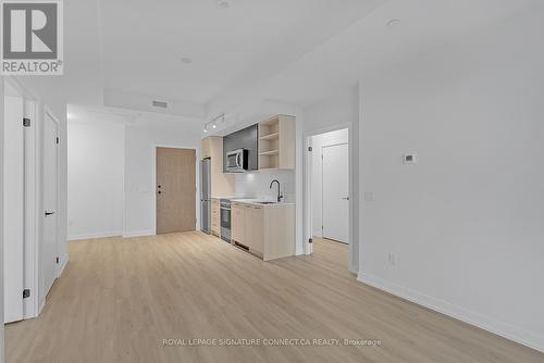 623 - 2300 St Clair Avenue W, Toronto (Junction Area), ON - Indoor Photo Showing Kitchen