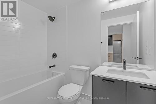 623 - 2300 St Clair Avenue W, Toronto (Junction Area), ON - Indoor Photo Showing Bathroom