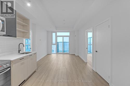 623 - 2300 St Clair Avenue W, Toronto (Junction Area), ON - Indoor Photo Showing Kitchen