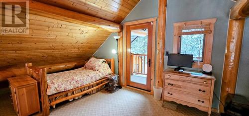 7001 Columbia Ridge  Drive, Fairmont Hot Springs, BC - Indoor Photo Showing Bedroom