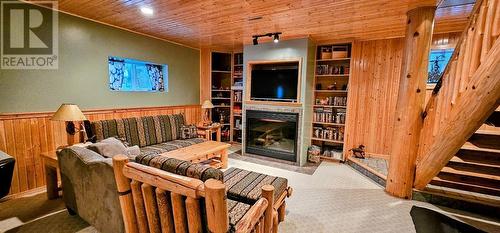 7001 Columbia Ridge  Drive, Fairmont Hot Springs, BC - Indoor With Fireplace