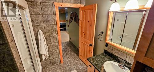 7001 Columbia Ridge  Drive, Fairmont Hot Springs, BC - Indoor Photo Showing Bathroom