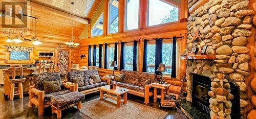 7001 Columbia Ridge  Drive, Fairmont Hot Springs, BC - Indoor Photo Showing Living Room With Fireplace