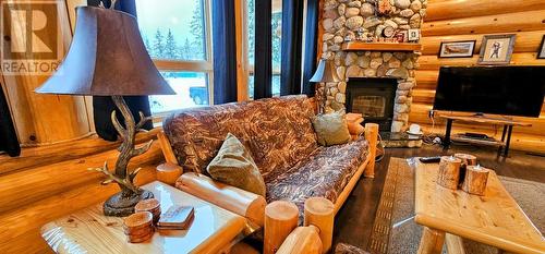 7001 Columbia Ridge  Drive, Fairmont Hot Springs, BC - Indoor With Fireplace