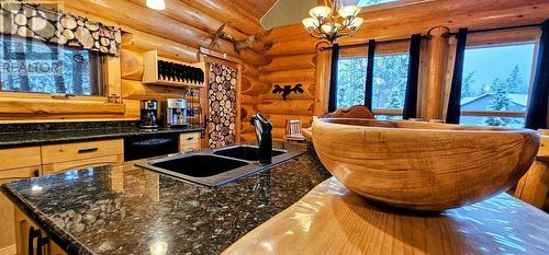 7001 Columbia Ridge  Drive, Fairmont Hot Springs, BC - Indoor Photo Showing Kitchen With Double Sink