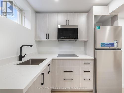 258 Livingstone Street E, Barrie (Little Lake), ON - Indoor Photo Showing Kitchen