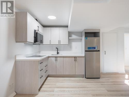 258 Livingstone Street E, Barrie (Little Lake), ON - Indoor Photo Showing Kitchen