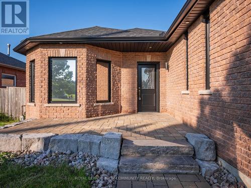 258 Livingstone Street E, Barrie (Little Lake), ON - Outdoor With Exterior