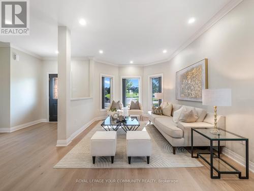 258 Livingstone Street E, Barrie (Little Lake), ON - Indoor Photo Showing Living Room