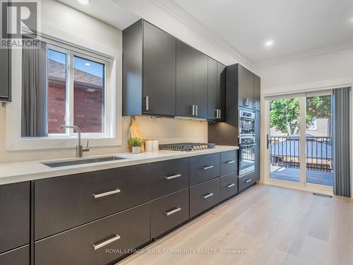 258 Livingstone Street E, Barrie (Little Lake), ON - Indoor Photo Showing Kitchen