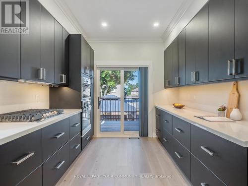 258 Livingstone Street E, Barrie (Little Lake), ON - Indoor Photo Showing Kitchen With Upgraded Kitchen