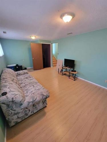 244 2Nd Street Se, Minnedosa, MB - Indoor Photo Showing Bedroom