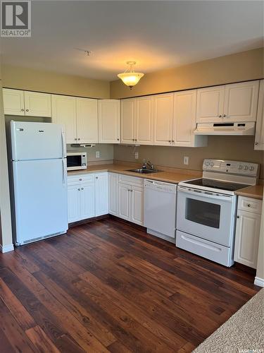 #311 60 Stevenson Crescent, Kindersley, SK - Indoor Photo Showing Kitchen