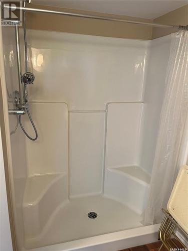 #311 60 Stevenson Crescent, Kindersley, SK - Indoor Photo Showing Bathroom