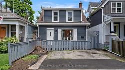 33 HIGHLAND AVENUE  Hamilton (Crown Point), ON L8L 1Y8