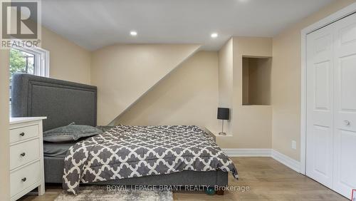 33 Highland Avenue, Hamilton (Crown Point), ON - Indoor Photo Showing Bedroom