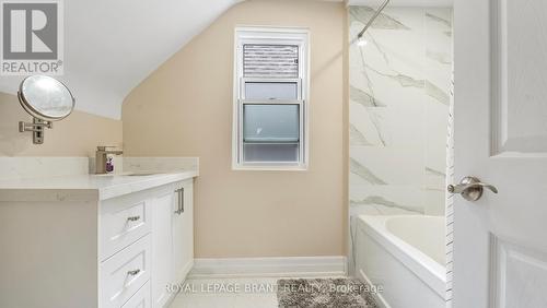 33 Highland Avenue, Hamilton (Crown Point), ON - Indoor Photo Showing Bathroom