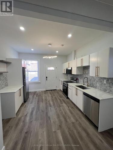 44 Madison Avenue, Hamilton, ON - Indoor Photo Showing Kitchen