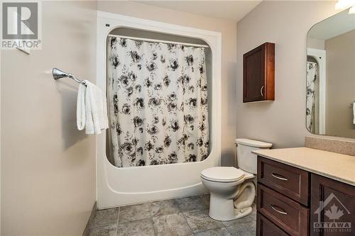 24 Mary Hill Crescent, Richmond, ON - Indoor Photo Showing Bathroom