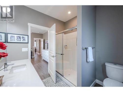 351 Warren Avenue W Unit# 4, Penticton, BC - Indoor Photo Showing Bathroom