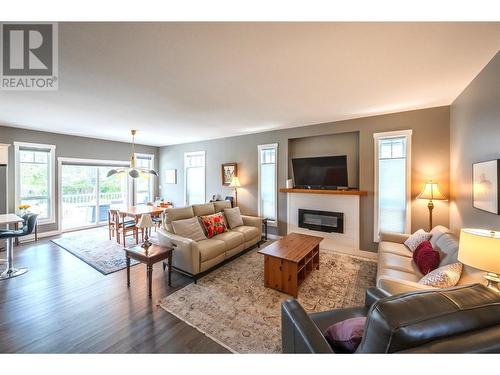 351 Warren Avenue W Unit# 4, Penticton, BC - Indoor Photo Showing Living Room With Fireplace