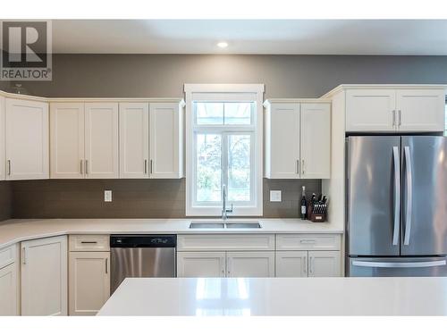 351 Warren Avenue W Unit# 4, Penticton, BC - Indoor Photo Showing Kitchen With Stainless Steel Kitchen