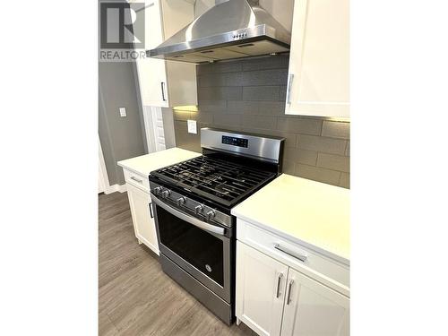 351 Warren Avenue W Unit# 4, Penticton, BC - Indoor Photo Showing Kitchen