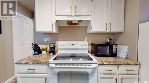 1438 Connaught Street, Regina, SK - Indoor Photo Showing Kitchen