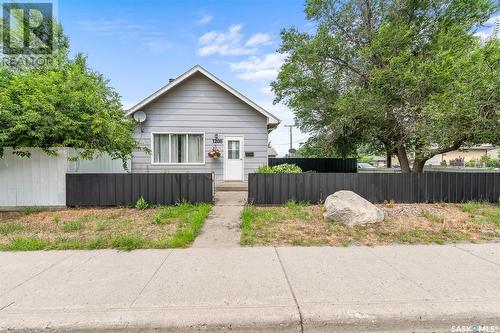 1208 Coteau Street W, Moose Jaw, SK - Outdoor