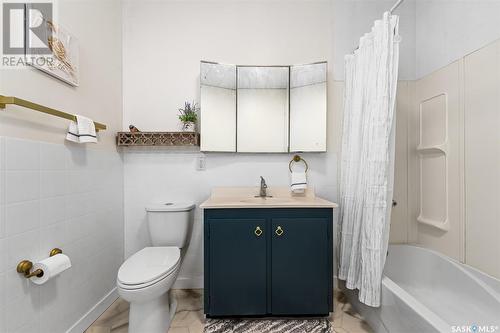 1208 Coteau Street W, Moose Jaw, SK - Indoor Photo Showing Bathroom