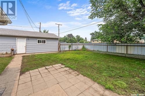 1208 Coteau Street W, Moose Jaw, SK - Outdoor