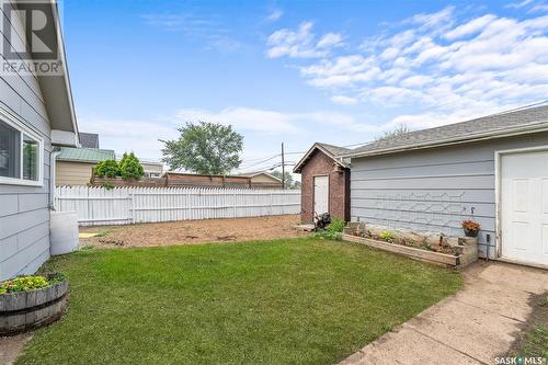 1208 Coteau Street W, Moose Jaw, SK - Outdoor