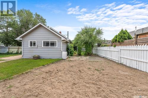 1208 Coteau Street W, Moose Jaw, SK - Outdoor