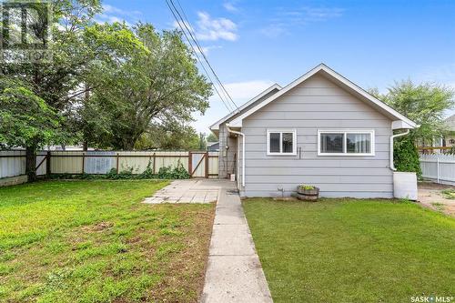 1208 Coteau Street W, Moose Jaw, SK - Outdoor