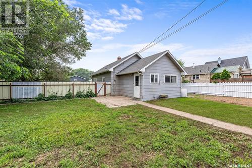 1208 Coteau Street W, Moose Jaw, SK - Outdoor