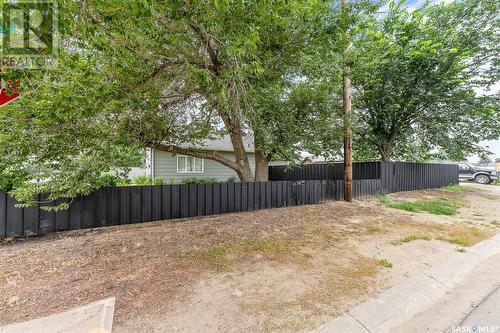 1208 Coteau Street W, Moose Jaw, SK - Outdoor