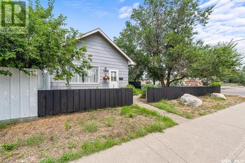 1208 Coteau Street W, Moose Jaw, SK - Outdoor