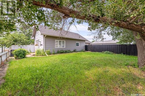 1208 Coteau Street W, Moose Jaw, SK - Outdoor