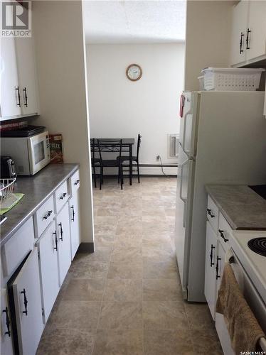 41 43 Centennial Street, Regina, SK - Indoor Photo Showing Kitchen