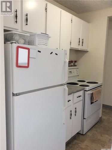 41 43 Centennial Street, Regina, SK - Indoor Photo Showing Kitchen