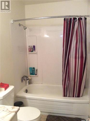 41 43 Centennial Street, Regina, SK - Indoor Photo Showing Bathroom