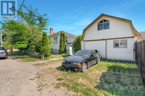 2054 Ethel Street, Kelowna, BC - Outdoor