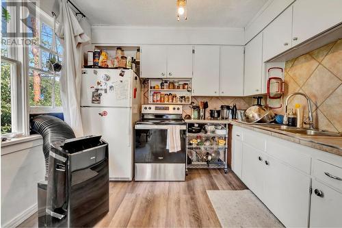 2054 Ethel Street, Kelowna, BC - Indoor Photo Showing Kitchen With Double Sink