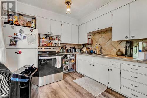 2054 Ethel Street, Kelowna, BC - Indoor Photo Showing Kitchen