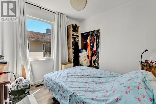 2054 Ethel Street, Kelowna, BC - Indoor Photo Showing Bedroom