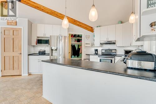 10789 Pinecrest Road, Vernon, BC - Indoor Photo Showing Kitchen With Double Sink